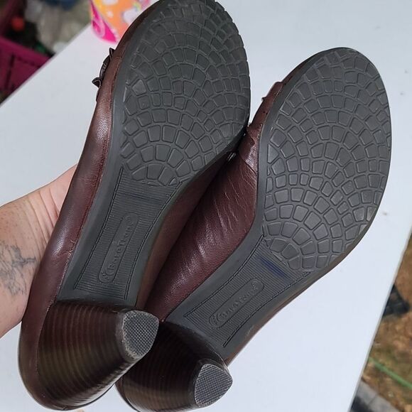 BareTraps "Savina" round toe button short heels - Picture 7 of 11